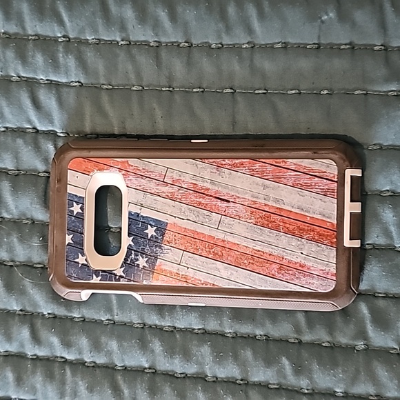 Set of 4 Samsung S10e Otter Boxes - Picture 2 of 9
